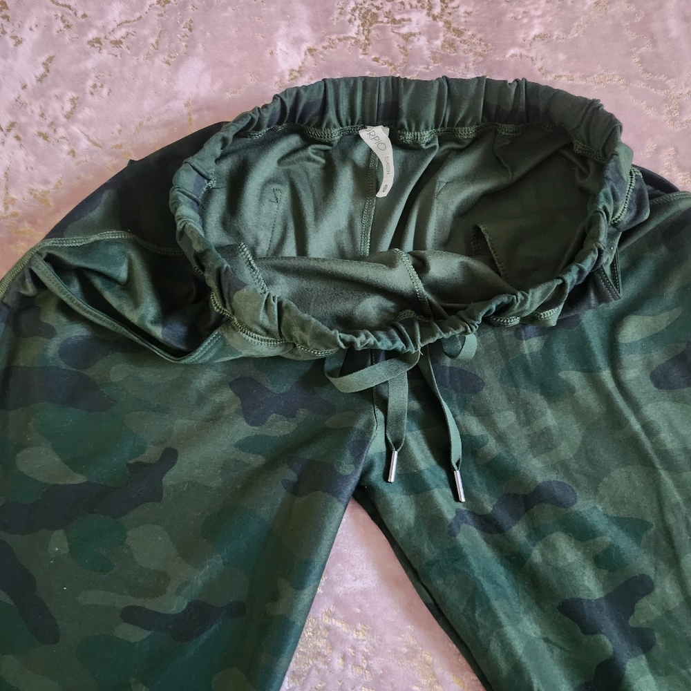 SCORPIO SOL | Camo Print Joggers - Picture 11 of 16